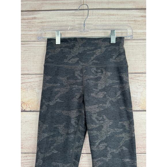 Vuori Clean Elevation Camo Leggings Womens XS Short Gray Camouflage - Picture 3 of 10